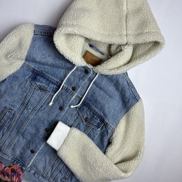Levi's Jacket‎ Womens Medium Ex-Boyfriend Sherpa Trucker Denim Jean Coat $89 OOS - Picture 1 of 16